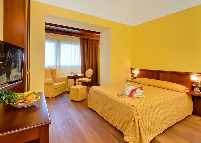 拉普露米丽雅酒店 切法卢