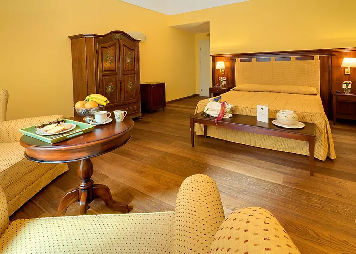 Готель La Plumeria Чефалу