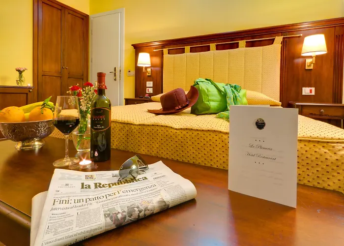 Готель La Plumeria Чефалу