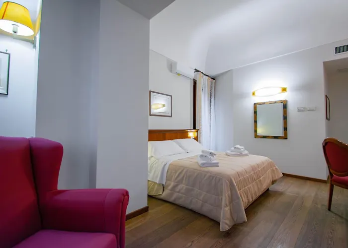 拉普露米丽雅酒店 4* 切法卢