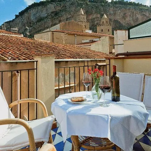 La Plumeria Чефалу